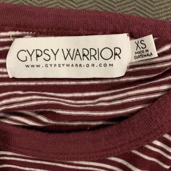 Gypsy Warrior Burgundy and White Striped Short Sleeve Crop Top W Skull Patch XS - Picture 3 of 5